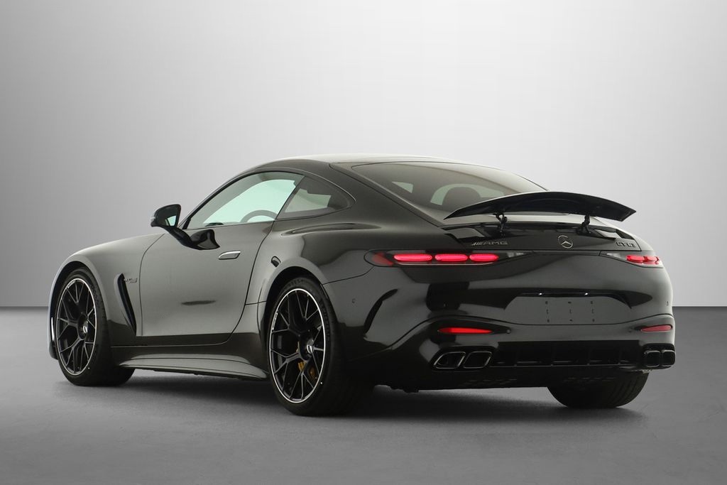 MERCEDES AMG GT 63 coupé | NOVÝ MODEL | německé předváděcí auto na dovoz | V8 BiTurbo | 585 koní | super cena | max výbava | ihned | online prodej | online nákup | autobuy.com